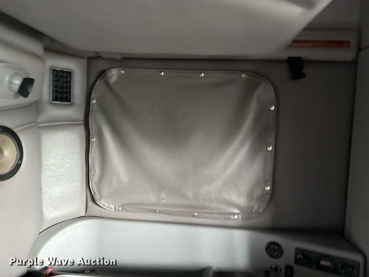 image for item EG5917 2013 Peterbilt 587 semi truck