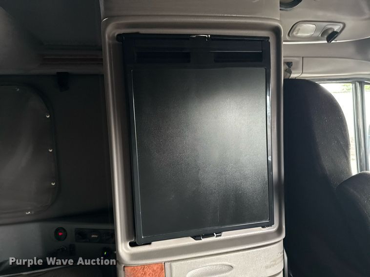 image for item EG5917 2013 Peterbilt 587 semi truck