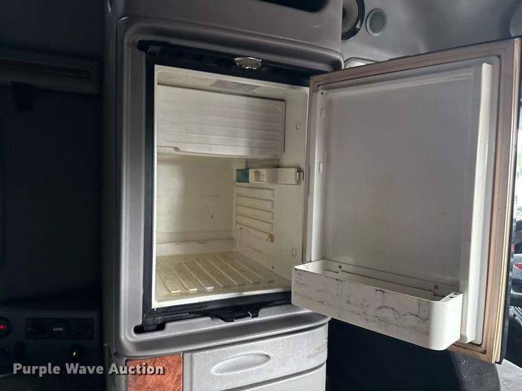 image for item EG5917 2013 Peterbilt 587 semi truck