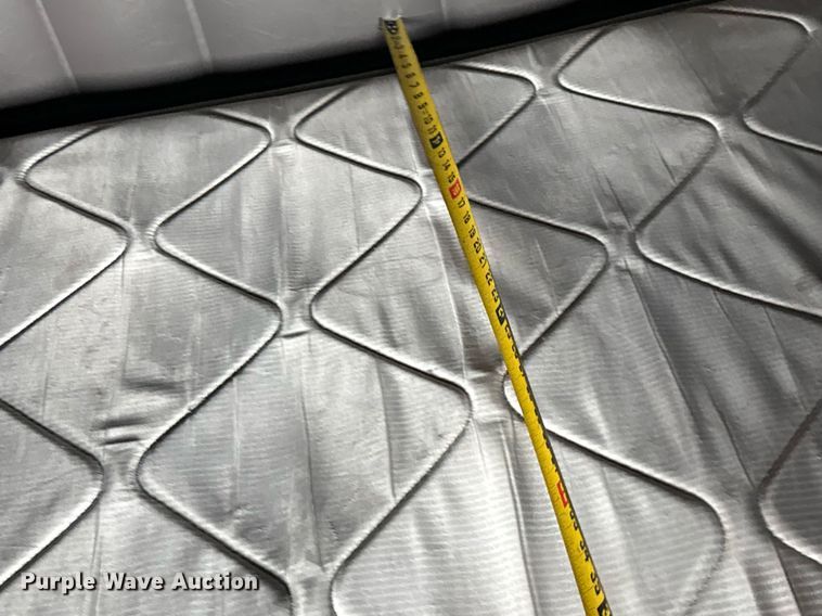 image for item EG5917 2013 Peterbilt 587 semi truck