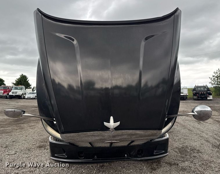 image for item EG5917 2013 Peterbilt 587 semi truck