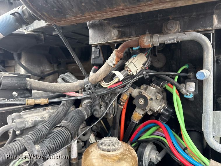 image for item EG5917 2013 Peterbilt 587 semi truck