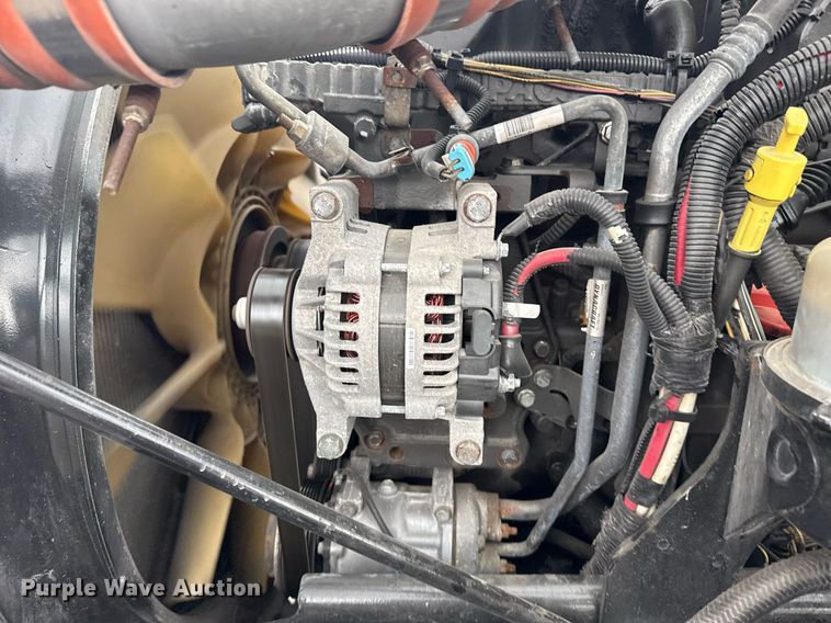 image for item EG5917 2013 Peterbilt 587 semi truck