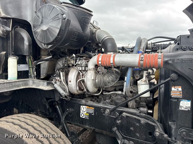 image for item EG5917 2013 Peterbilt 587 semi truck