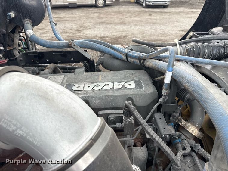 image for item EG5917 2013 Peterbilt 587 semi truck