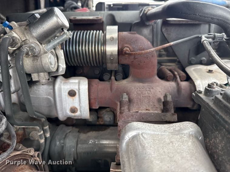 image for item EG5917 2013 Peterbilt 587 semi truck