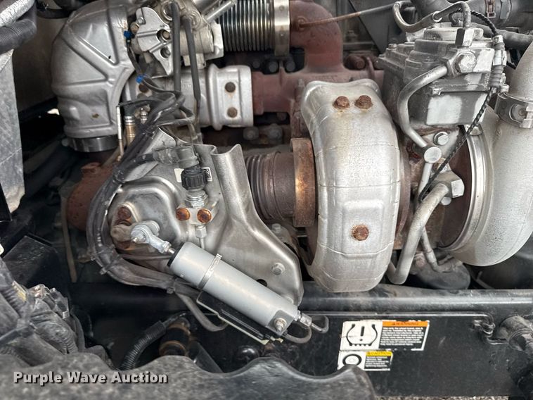 image for item EG5917 2013 Peterbilt 587 semi truck