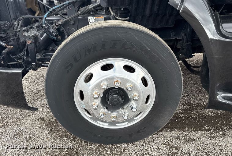 image for item EG5917 2013 Peterbilt 587 semi truck