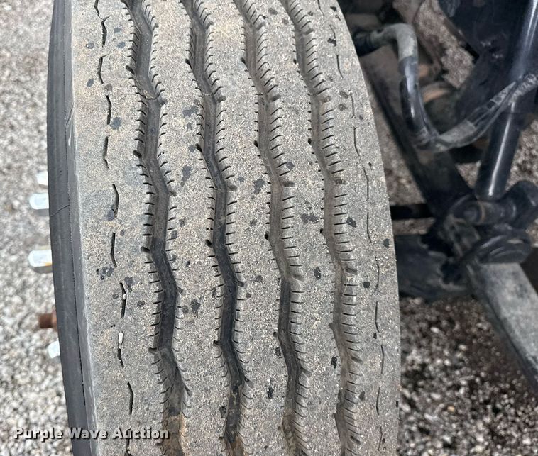 image for item EG5917 2013 Peterbilt 587 semi truck