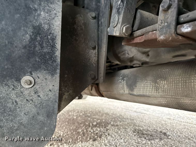 image for item EG5917 2013 Peterbilt 587 semi truck