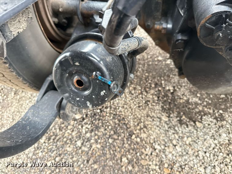 image for item EG5917 2013 Peterbilt 587 semi truck