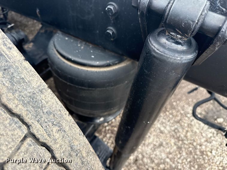 image for item EG5917 2013 Peterbilt 587 semi truck