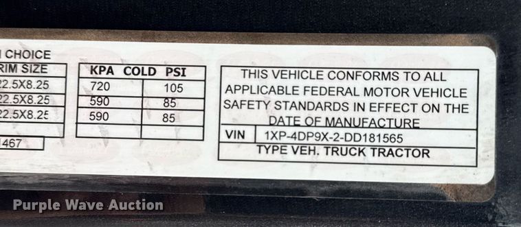 image for item EG5917 2013 Peterbilt 587 semi truck