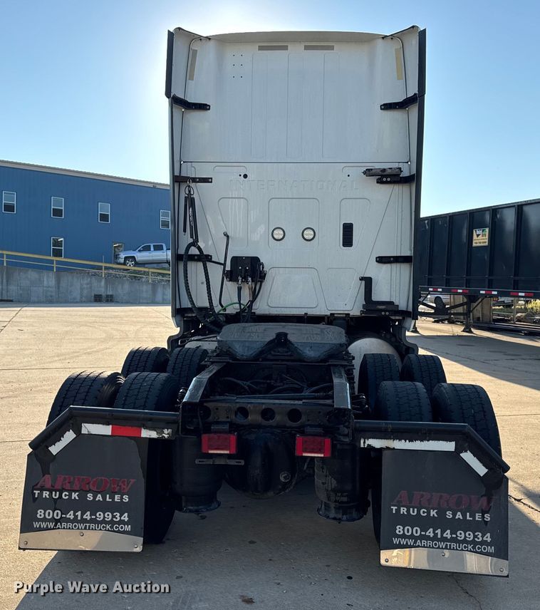 image for item EH7475 2016 International ProStar Plus semi truck