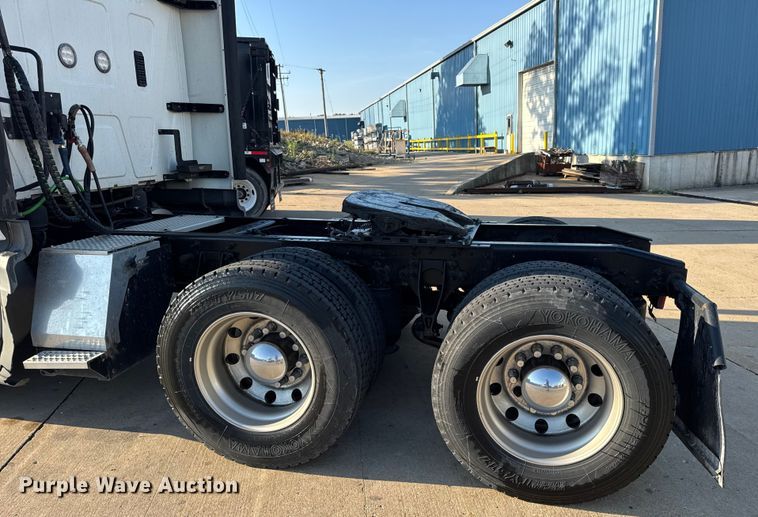 image for item EH7475 2016 International ProStar Plus semi truck