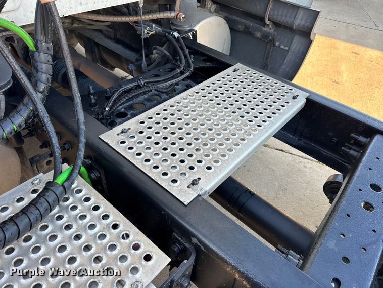 image for item EH7475 2016 International ProStar Plus semi truck