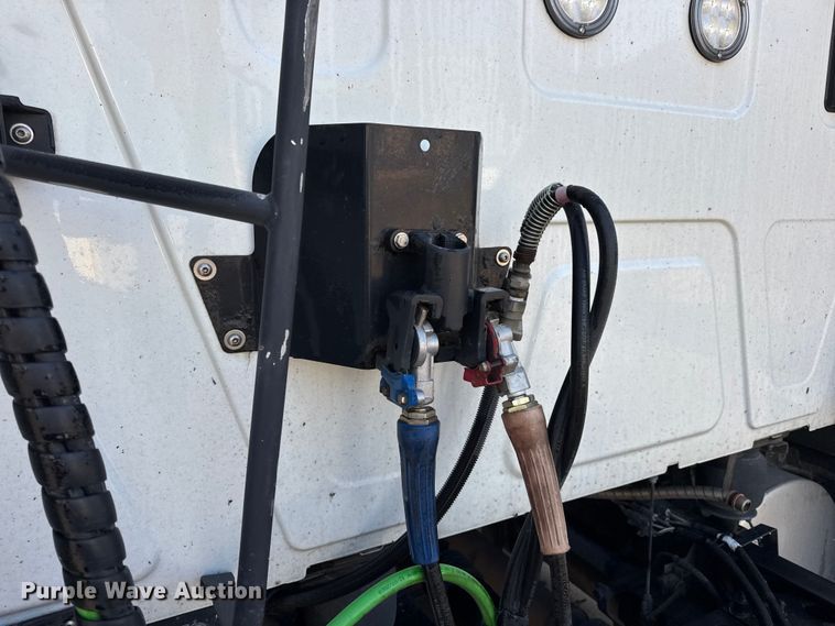 image for item EH7475 2016 International ProStar Plus semi truck