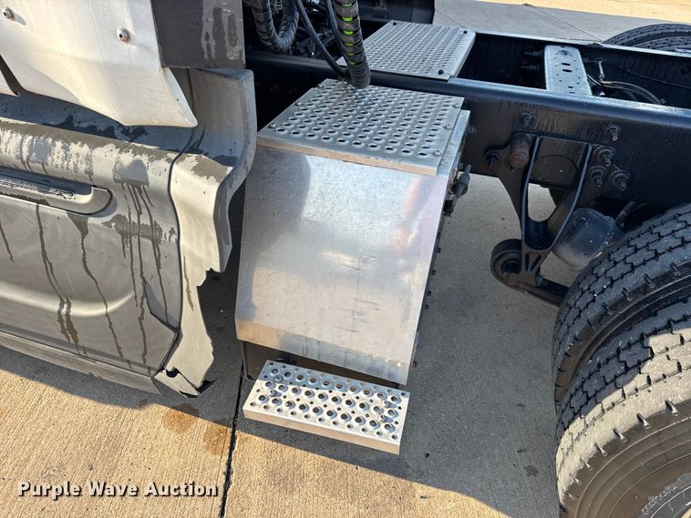 image for item EH7475 2016 International ProStar Plus semi truck