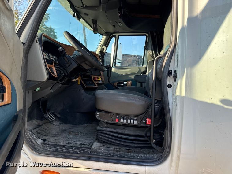 image for item EH7475 2016 International ProStar Plus semi truck