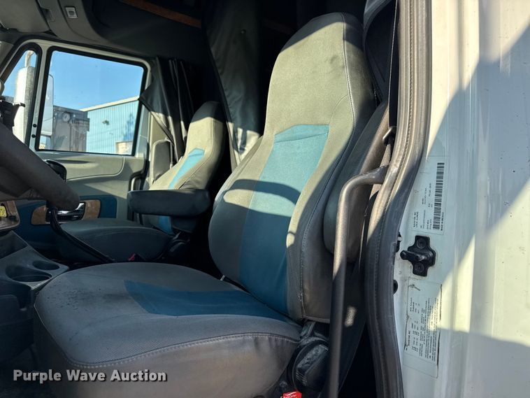 image for item EH7475 2016 International ProStar Plus semi truck