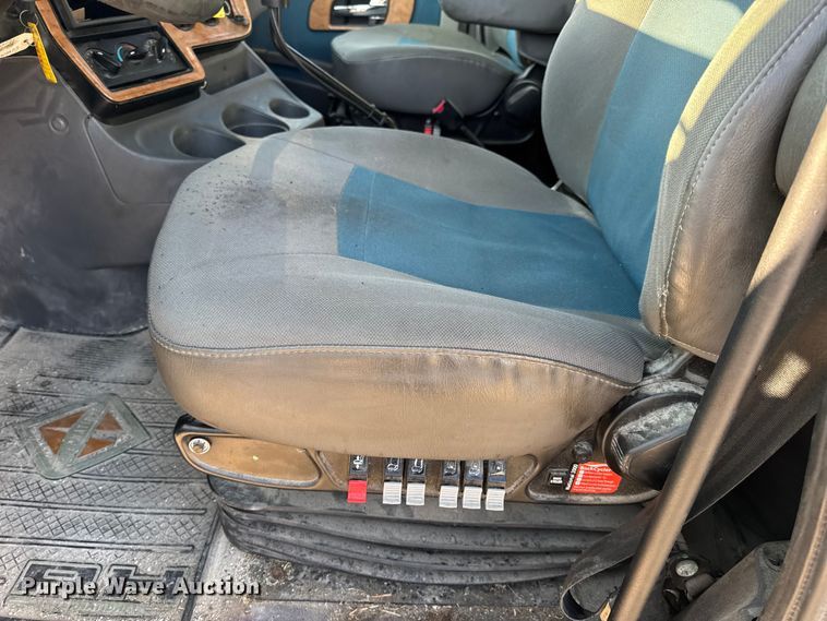 image for item EH7475 2016 International ProStar Plus semi truck