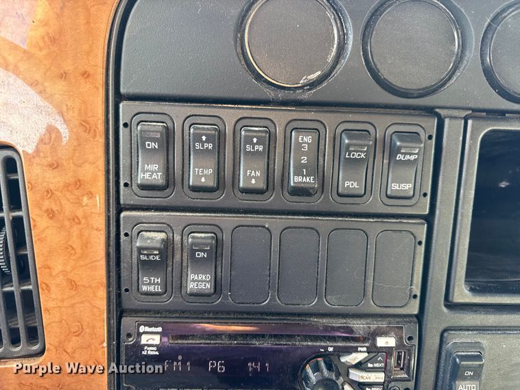 image for item EH7475 2016 International ProStar Plus semi truck