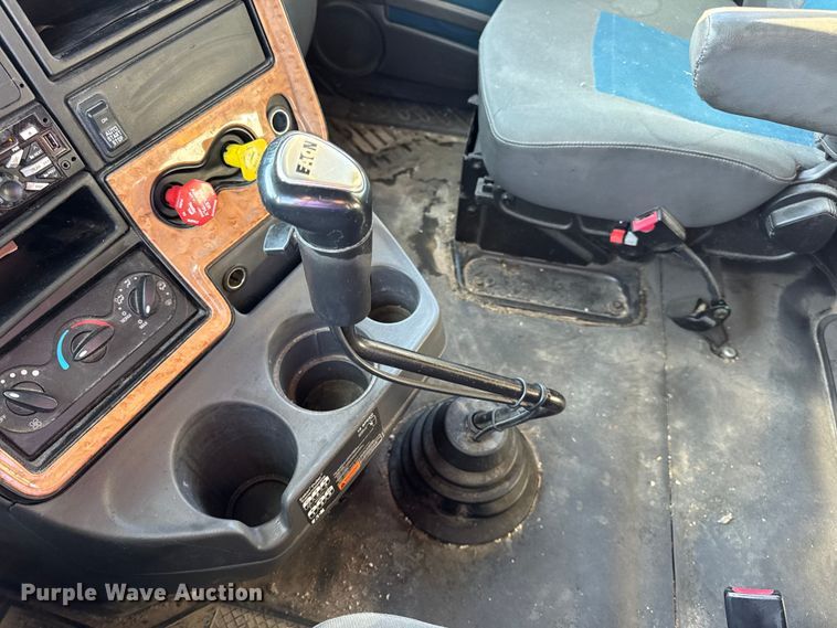 image for item EH7475 2016 International ProStar Plus semi truck