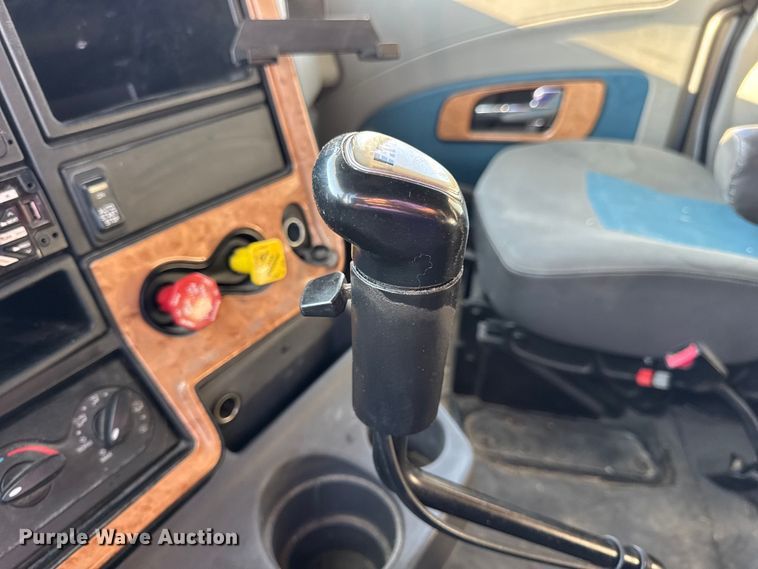 image for item EH7475 2016 International ProStar Plus semi truck