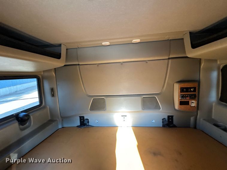 image for item EH7475 2016 International ProStar Plus semi truck