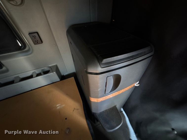 image for item EH7475 2016 International ProStar Plus semi truck