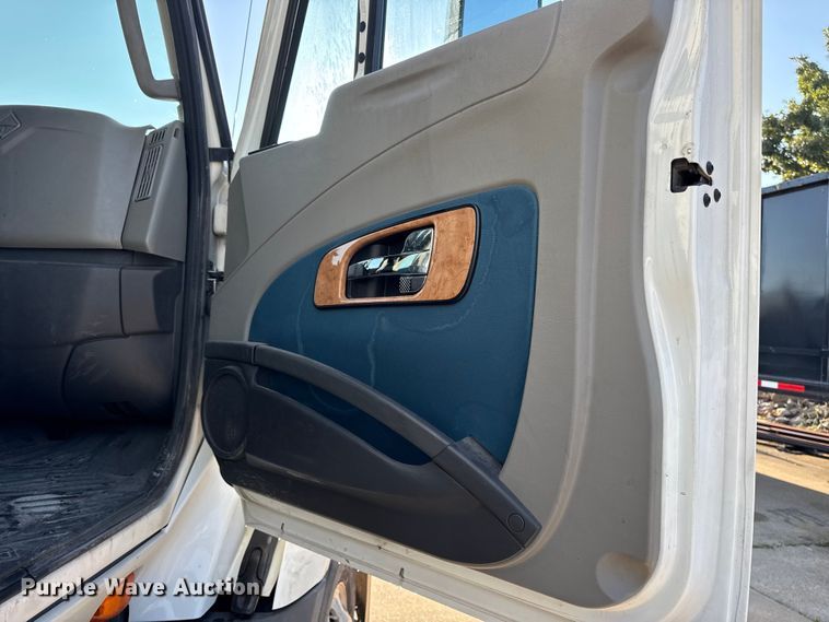 image for item EH7475 2016 International ProStar Plus semi truck