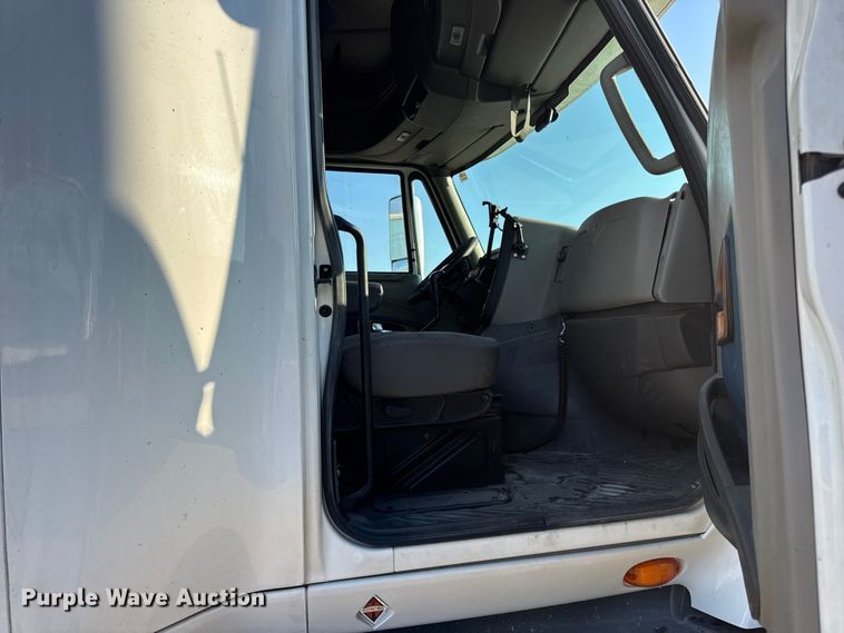 image for item EH7475 2016 International ProStar Plus semi truck