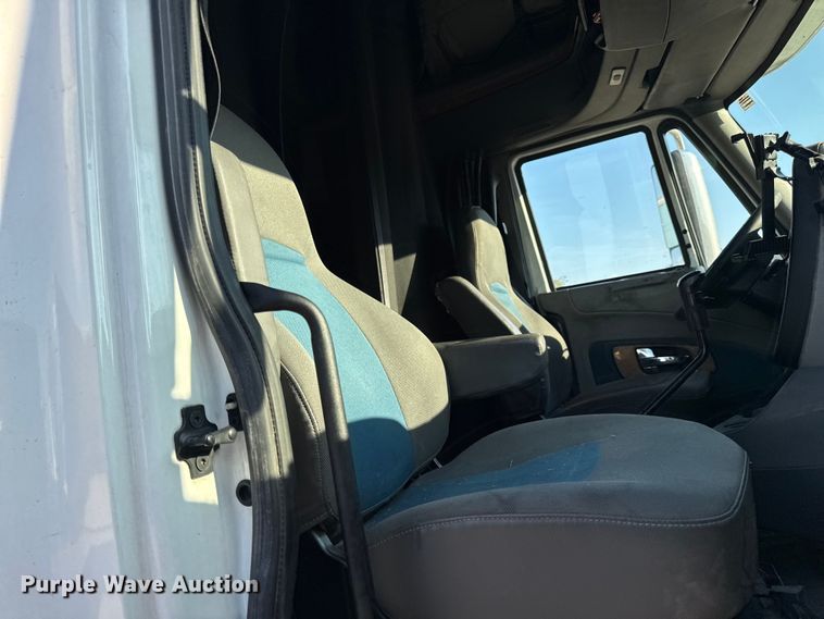 image for item EH7475 2016 International ProStar Plus semi truck