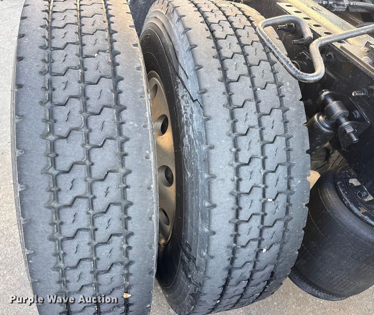 image for item EH7475 2016 International ProStar Plus semi truck