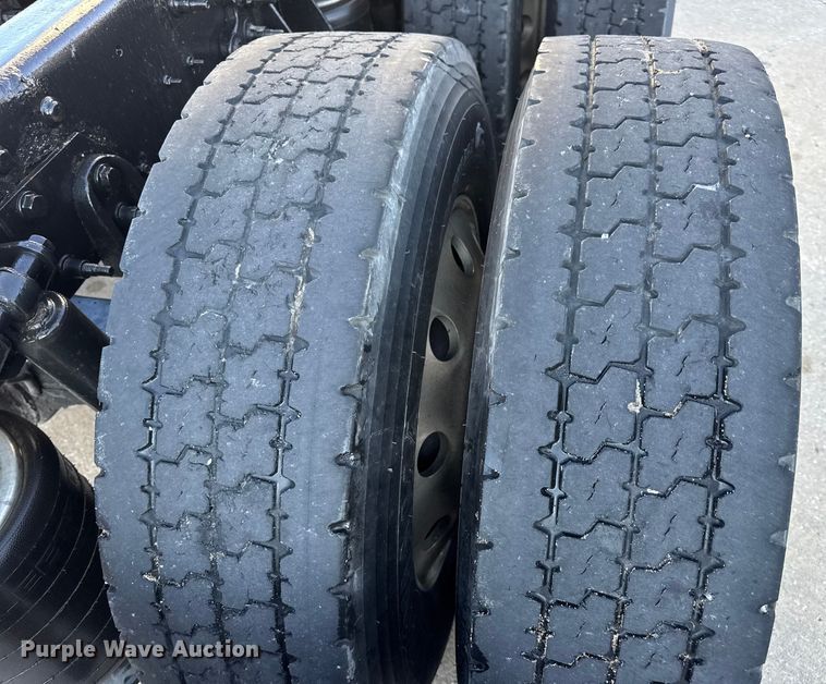 image for item EH7475 2016 International ProStar Plus semi truck