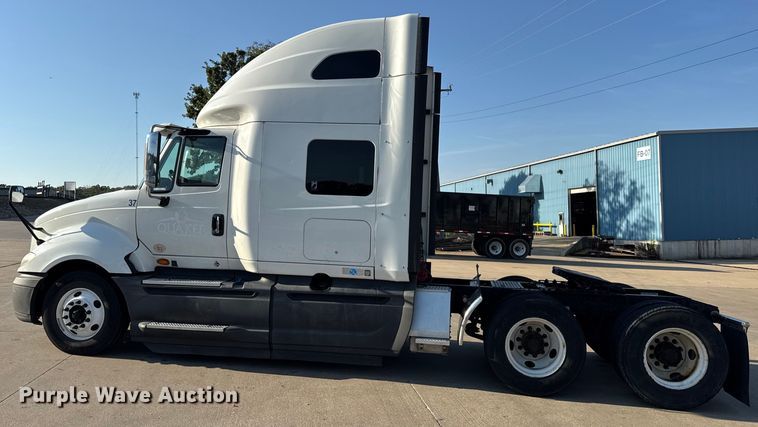 image for item EH7476 2016 International ProStar Plus semi truck