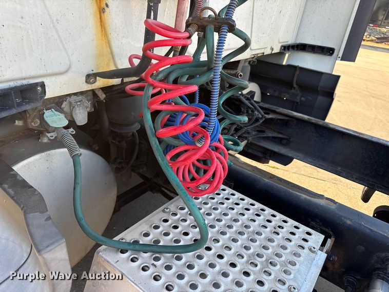 image for item EH7476 2016 International ProStar Plus semi truck