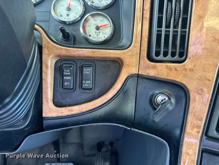 image for item EH7476 2016 International ProStar Plus semi truck