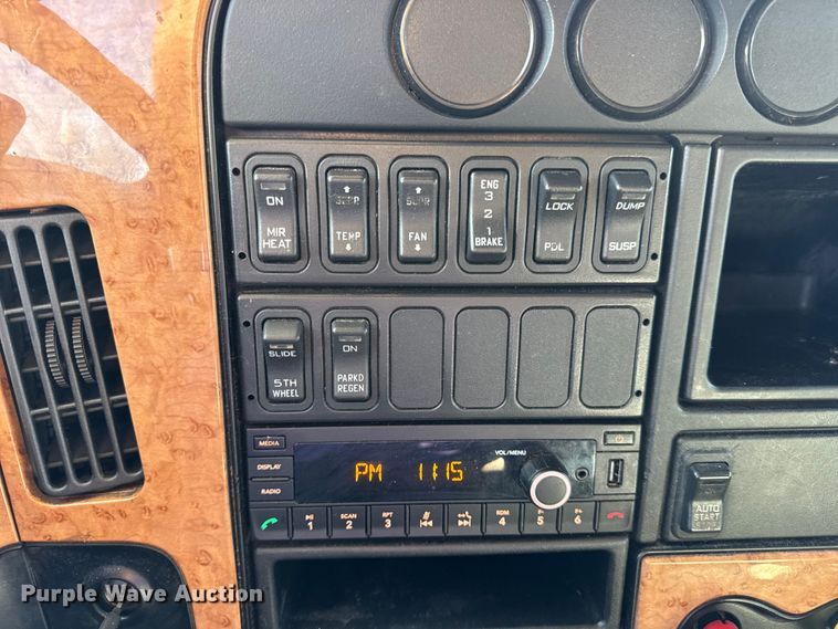 image for item EH7476 2016 International ProStar Plus semi truck