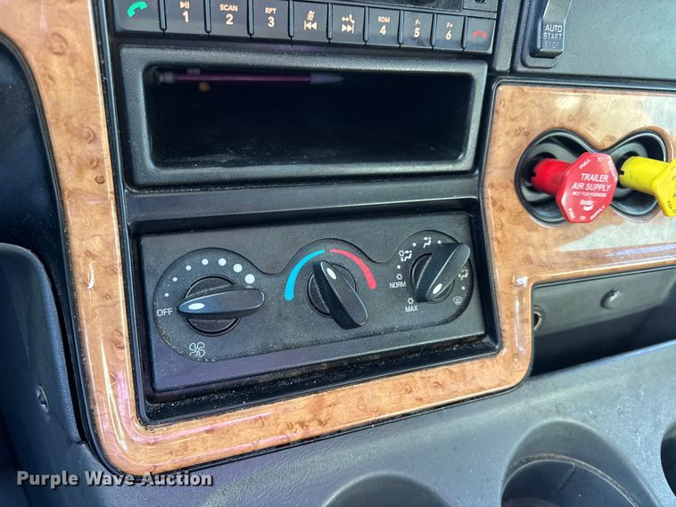 image for item EH7476 2016 International ProStar Plus semi truck