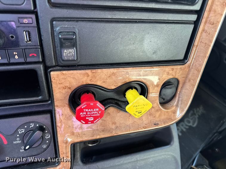 image for item EH7476 2016 International ProStar Plus semi truck