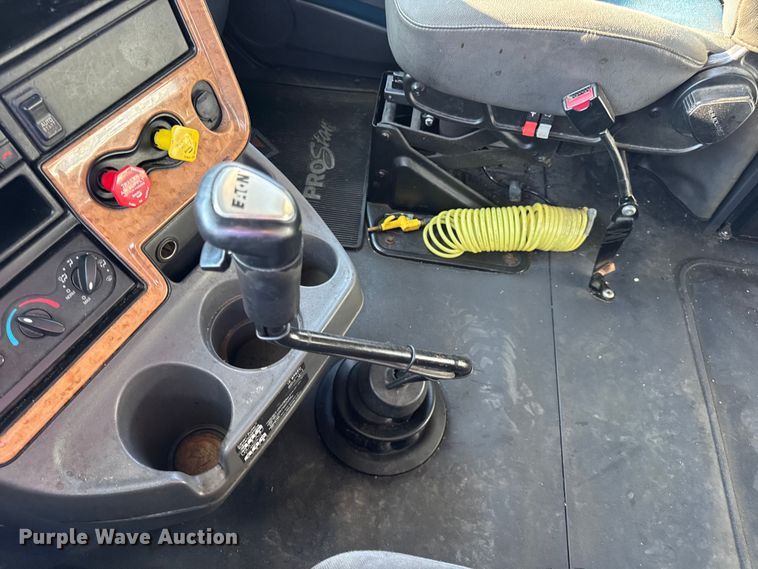 image for item EH7476 2016 International ProStar Plus semi truck