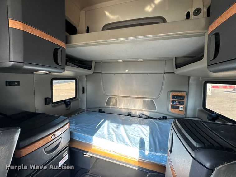 image for item EH7476 2016 International ProStar Plus semi truck