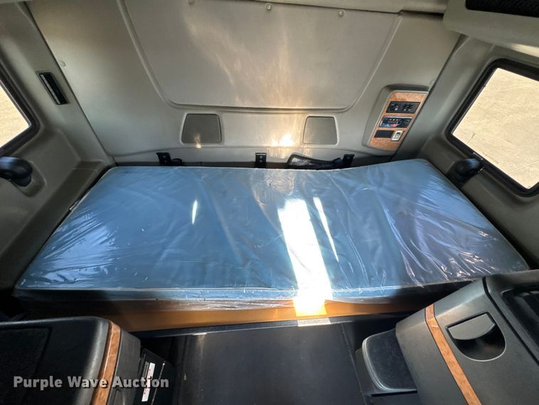 image for item EH7476 2016 International ProStar Plus semi truck