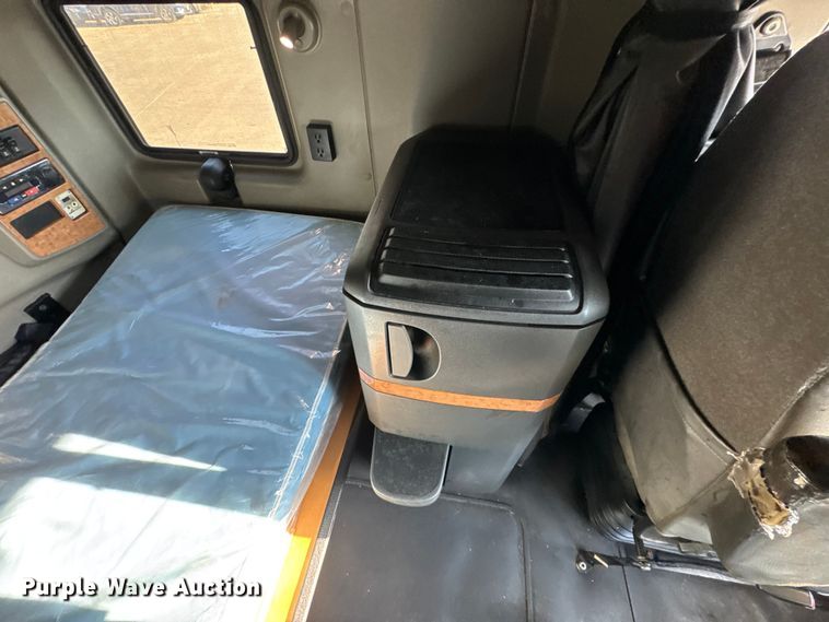 image for item EH7476 2016 International ProStar Plus semi truck