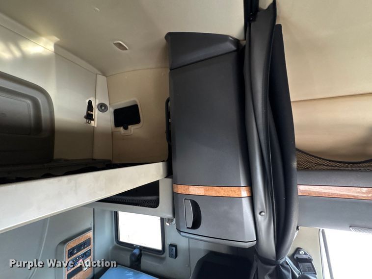 image for item EH7476 2016 International ProStar Plus semi truck