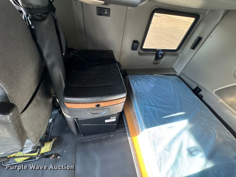 image for item EH7476 2016 International ProStar Plus semi truck