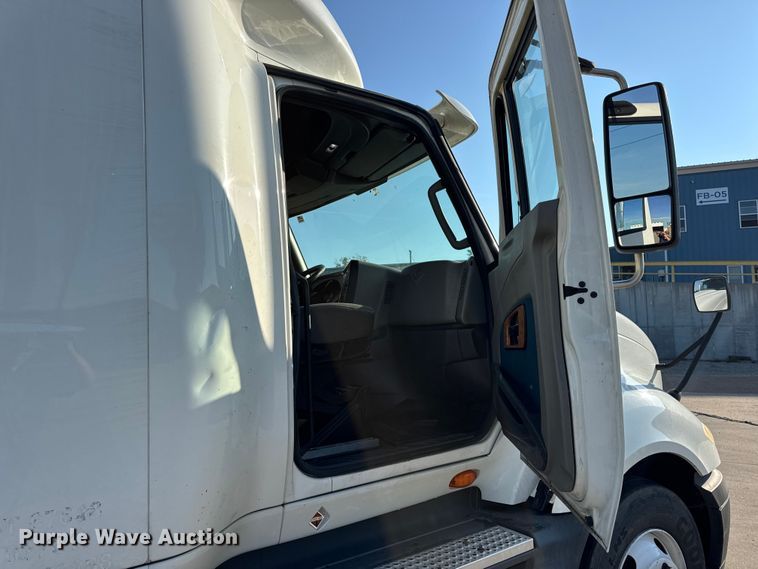 image for item EH7476 2016 International ProStar Plus semi truck