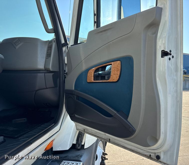 image for item EH7476 2016 International ProStar Plus semi truck