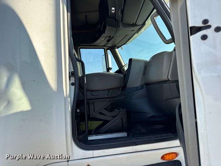 image for item EH7476 2016 International ProStar Plus semi truck